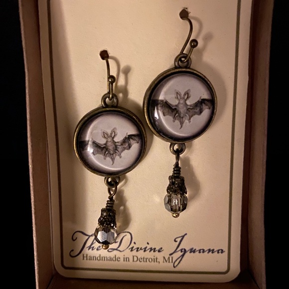Divine Iguana Bat Earrings. - Picture 1 of 1